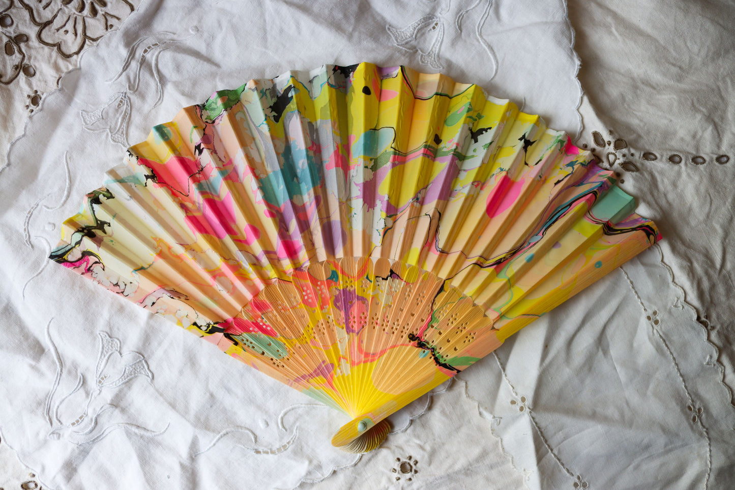 Dahlia Fields Marbled Fan