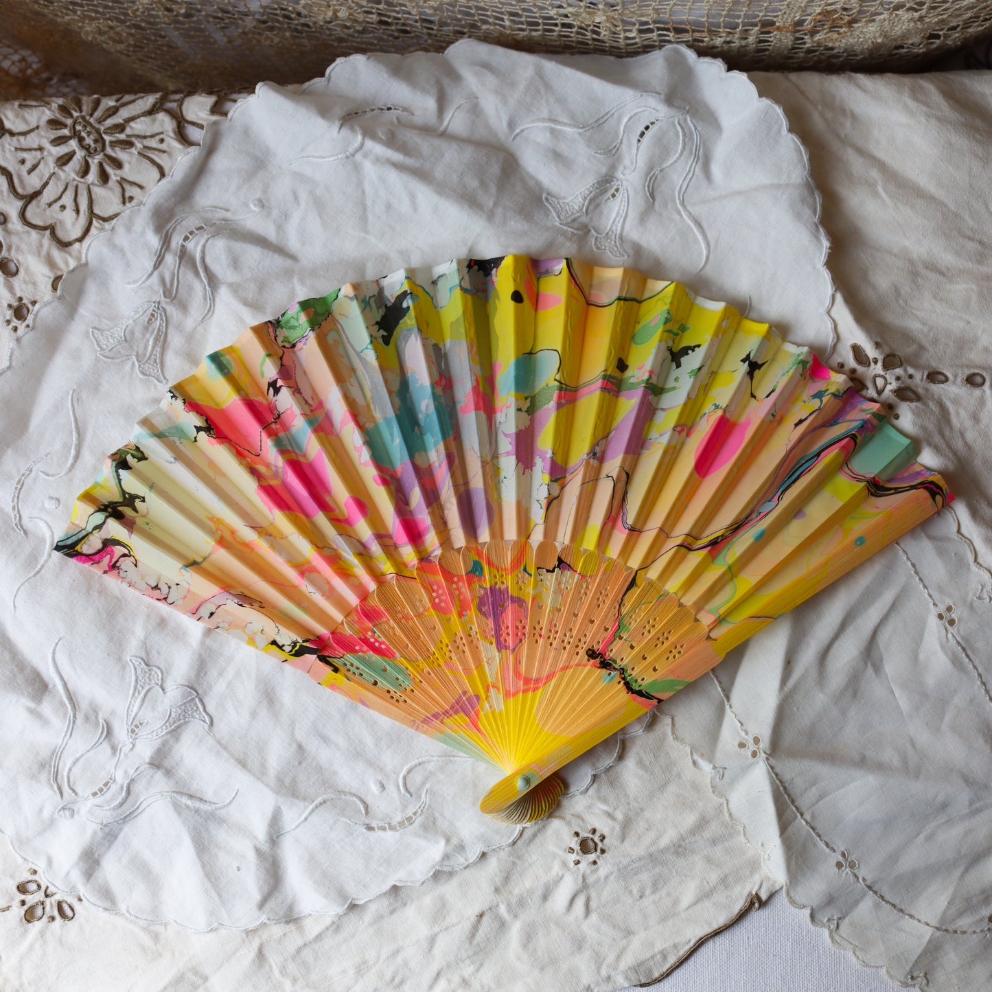 Dahlia Fields Marbled Fan