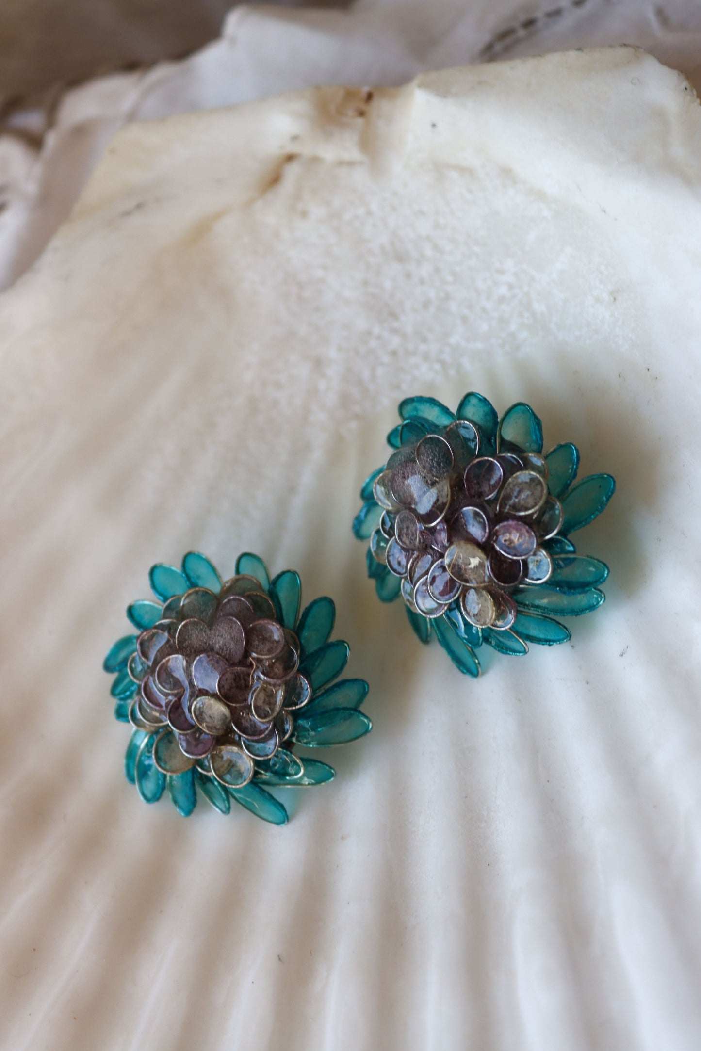 Daisy Earrings : lavender & glacier blue