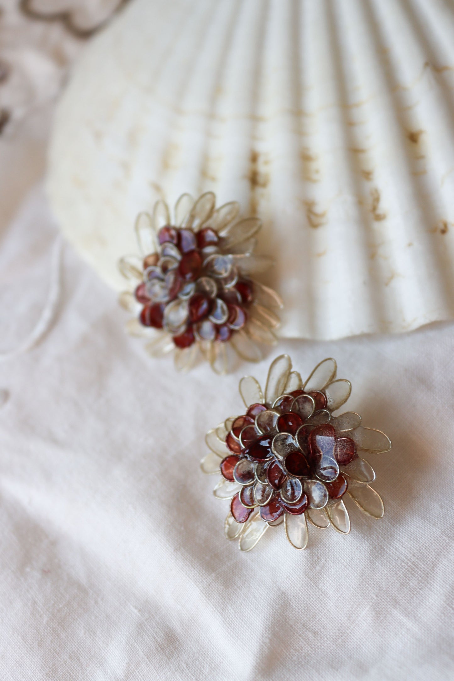 Daisy Earrings : ivory & burgundy
