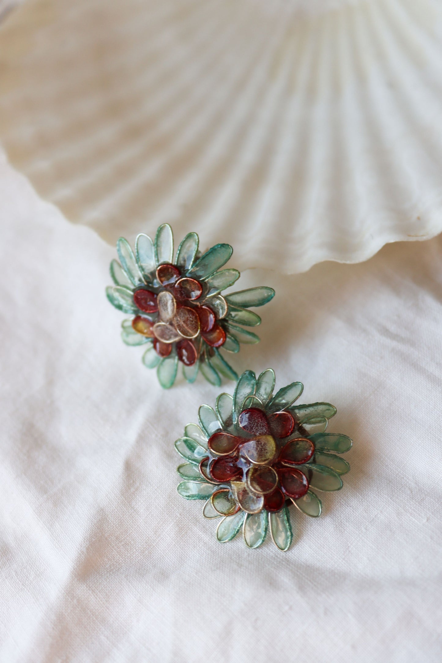 Daisy Earrings : seaglass & burgundy