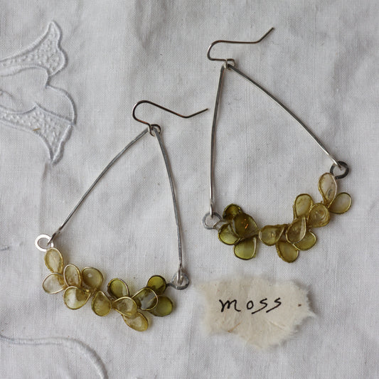 Garden Trellis Earrings : moss